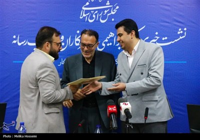 نشست خبری نماینده اراک در مجلس شورای اسلامی در آستانه روز خبرنگار