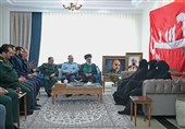 دیدار وزیر دفاع با خانواده شهیدان رشید و محرابی