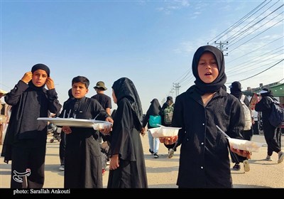 حال و هوای زائران و موکب داران اربعین حسینی در مسیر کربلا