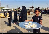 حال و هوای زائران و موکب داران اربعین حسینی در مسیر کربلا