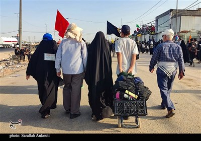 حال و هوای زائران و موکب داران اربعین حسینی در مسیر کربلا