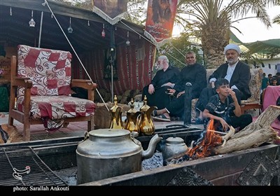 حال و هوای زائران و موکب داران اربعین حسینی در مسیر کربلا