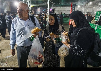 عبور زائران اربعین حسینی از مرز شلمچه