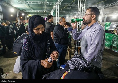 عبور زائران اربعین حسینی از مرز شلمچه