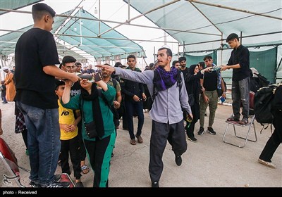 عبور زائران اربعین حسینی از مرز شلمچه