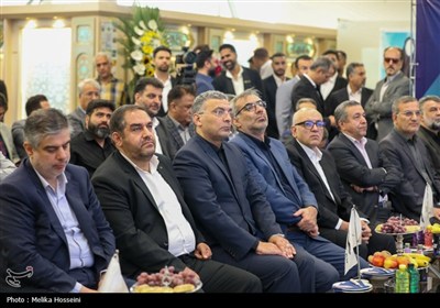 آیین رونمایی و بهره‌برداری از هواپیمایی اراک ایر