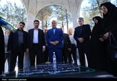 ادای احترام استاندار خراسان جنوبی به خبرنگاران شهید و فقید استان