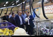 سفر یک‌روزه مهدی تاج به اردبیل؛ بازدید از کارخانه تولید توپ ورزشی به روایت تصاویر