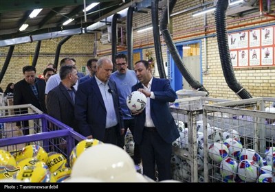 سفر یک‌روزه مهدی تاج به اردبیل؛ بازدید از کارخانه تولید توپ ورزشی به روایت تصاویر