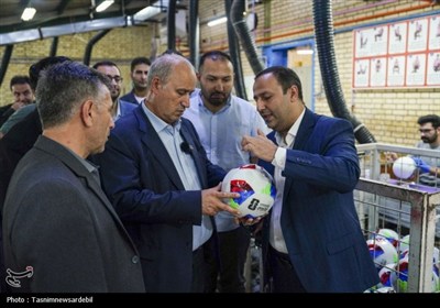 سفر یک‌روزه مهدی تاج به اردبیل؛ بازدید از کارخانه تولید توپ ورزشی به روایت تصاویر