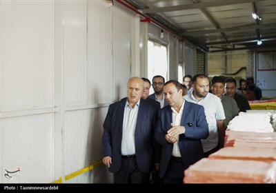 سفر یک‌روزه مهدی تاج به اردبیل؛ بازدید از کارخانه تولید توپ ورزشی به روایت تصاویر