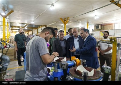 سفر یک‌روزه مهدی تاج به اردبیل؛ بازدید از کارخانه تولید توپ ورزشی به روایت تصاویر
