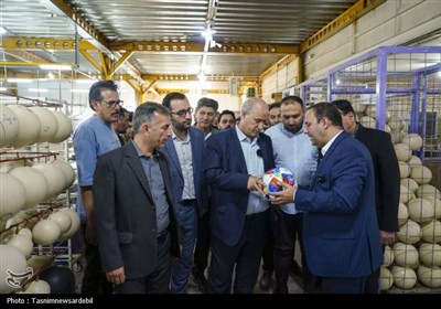 سفر یک‌روزه مهدی تاج به اردبیل؛ بازدید از کارخانه تولید توپ ورزشی به روایت تصاویر