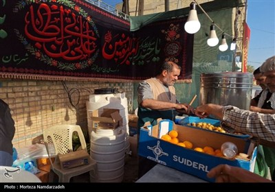 خدمت‌رسانی موکب علی بن موسی الرضا(ع) شهرستان ازنا به زوار اربعین در شهر نجف اشرف