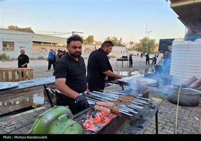 خدمت‌رسانی موکب علی بن موسی الرضا(ع) شهرستان ازنا به زوار اربعین در شهر نجف اشرف