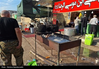 خدمت‌رسانی موکب علی بن موسی الرضا(ع) شهرستان ازنا به زوار اربعین در شهر نجف اشرف
