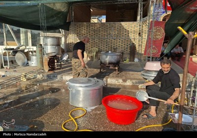 خدمت‌رسانی موکب علی بن موسی الرضا(ع) شهرستان ازنا به زوار اربعین در شهر نجف اشرف