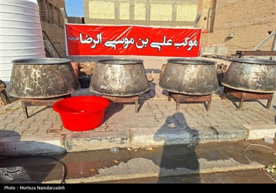 خدمت‌رسانی موکب علی بن موسی الرضا(ع) شهرستان ازنا به زوار اربعین در شهر نجف اشرف