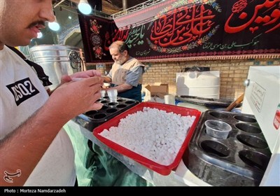 خدمت‌رسانی موکب علی بن موسی الرضا(ع) شهرستان ازنا به زوار اربعین در شهر نجف اشرف