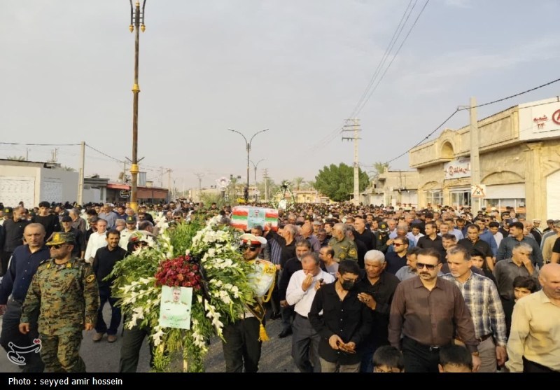 تشییع باشکوه و خاکسپاری شهید حسین احمدی در دشتستان+تصاویر