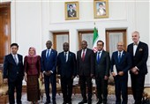 Аракчи принял копии верительных грамот у новых послов 9 иностранных стран