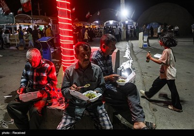 اقامت و پذیرایی زائران اربعین حسینی در موکب بنیاد مستضعفان