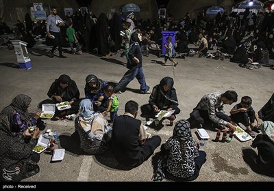اقامت و پذیرایی زائران اربعین حسینی در موکب بنیاد مستضعفان