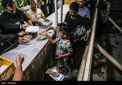 اقامت و پذیرایی زائران اربعین حسینی در موکب بنیاد مستضعفان