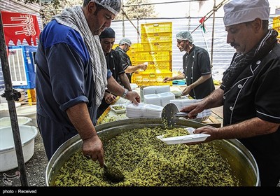 اقامت و پذیرایی زائران اربعین حسینی در موکب بنیاد مستضعفان