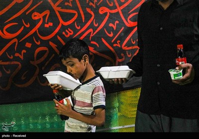 اقامت و پذیرایی زائران اربعین حسینی در موکب بنیاد مستضعفان