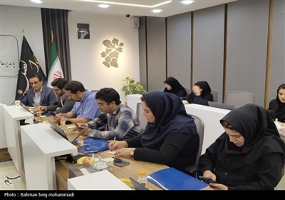 نشست اصحاب رسانه با مدیرعامل شرکت شهرک‌های صنعتی همدان