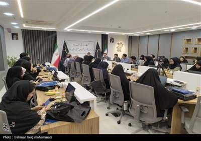 نشست اصحاب رسانه با مدیرعامل شرکت شهرک‌های صنعتی همدان