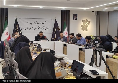 نشست اصحاب رسانه با مدیرعامل شرکت شهرک‌های صنعتی همدان