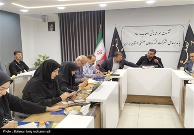 نشست اصحاب رسانه با مدیرعامل شرکت شهرک‌های صنعتی همدان