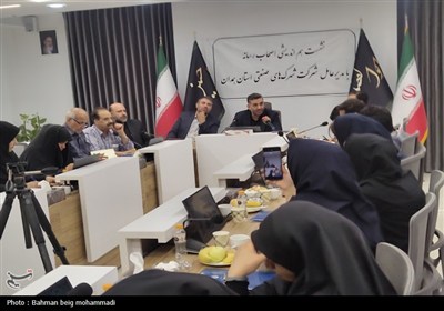 نشست اصحاب رسانه با مدیرعامل شرکت شهرک‌های صنعتی همدان
