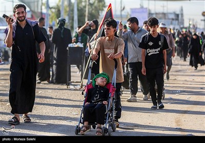 پیاده روی زائران اربعین حسینی در مسیر نجف به کربلا
