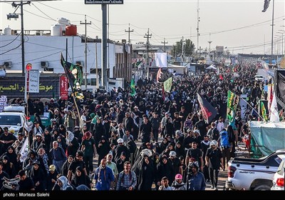 پیاده روی زائران اربعین حسینی در مسیر نجف به کربلا
