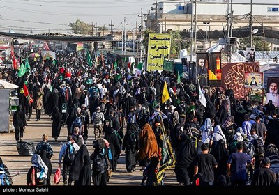 پیاده روی زائران اربعین حسینی در مسیر نجف به کربلا