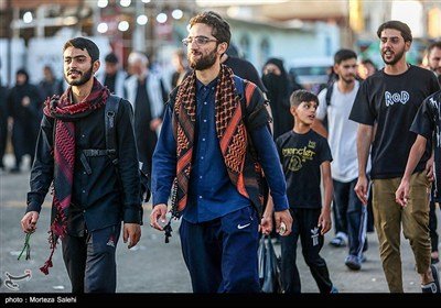 پیاده روی زائران اربعین حسینی در مسیر نجف به کربلا