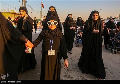 پیاده روی زائران اربعین حسینی در مسیر نجف به کربلا