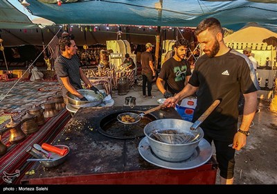 پیاده روی زائران اربعین حسینی در مسیر نجف به کربلا