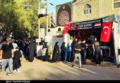 انا الحسین یجمعنا؛ تجلی برادری ملت‌ها در موکب جوانان استانبولی در کربلا