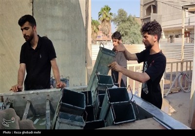 گرمای پنجاه‌ درجه‌ای و اراده سردنشدنی جوانان در کارخانه تولید یخ نجف
