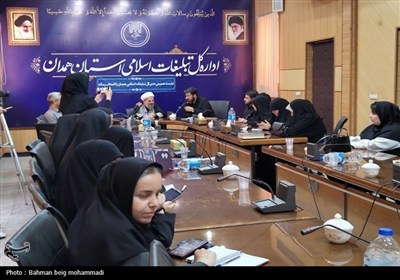 نشست صمیمی مدیر کل تبلیغات اسلامی همدان با اصحاب رسانه