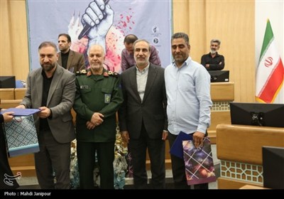 تجلیل از خبرنگاران تسنیم در جشنواره &quot;راویان میدان&quot;