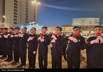 اجرای سرود نوجوانان در کنار مواکب لرستان در نجف اشرف