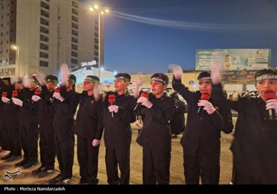 اجرای سرود نوجوانان در کنار مواکب لرستان در نجف اشرف