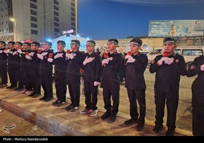 اجرای سرود نوجوانان در کنار مواکب لرستان در نجف اشرف