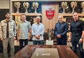 ثبت قرارداد مربی دروازه‌بان‌ها و بدنساز پرسپولیس + عکس