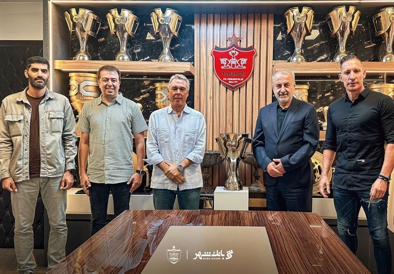 ثبت قرارداد مربی دروازه‌بان‌ها و بدنساز پرسپولیس + عکس